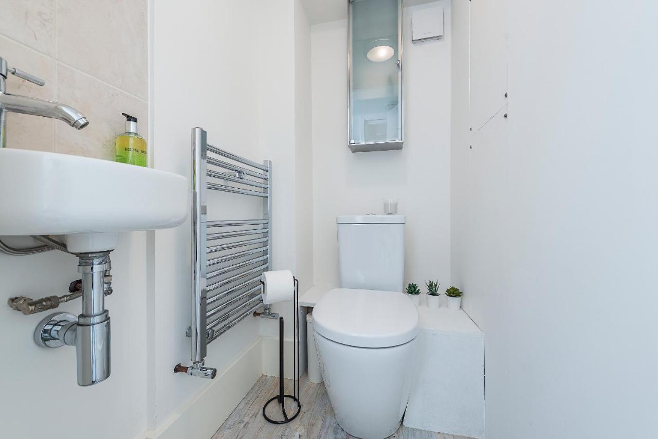 Hidden Gem In Chiswick, Stylish 1 Bedroom House Appartement Londres